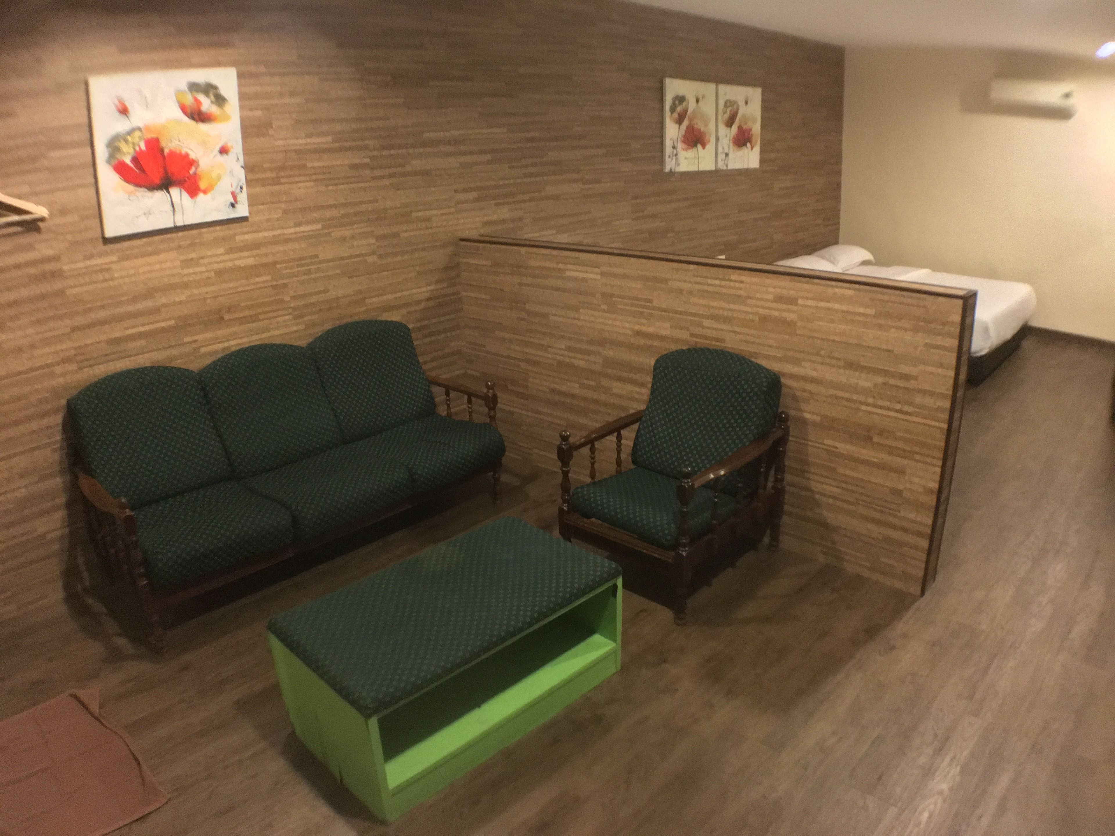 Family - 4 Suite | Ruang tamu | TV LED 