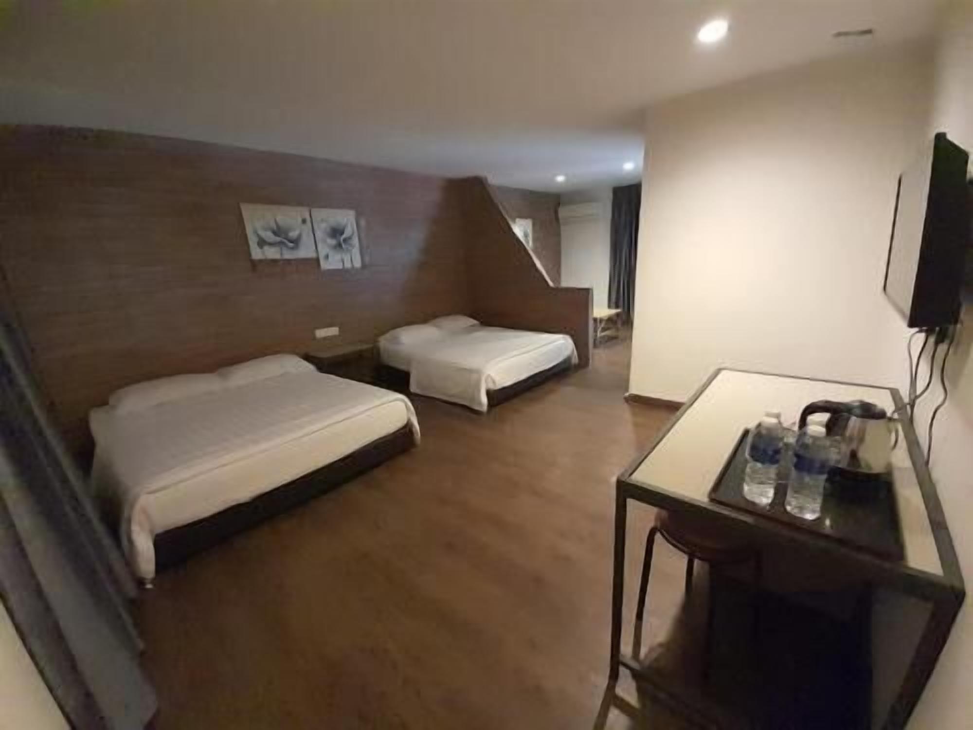 Minibar, Schreibtisch, schallisolierte Zimmer, Bügeleisen/Bügelbrett