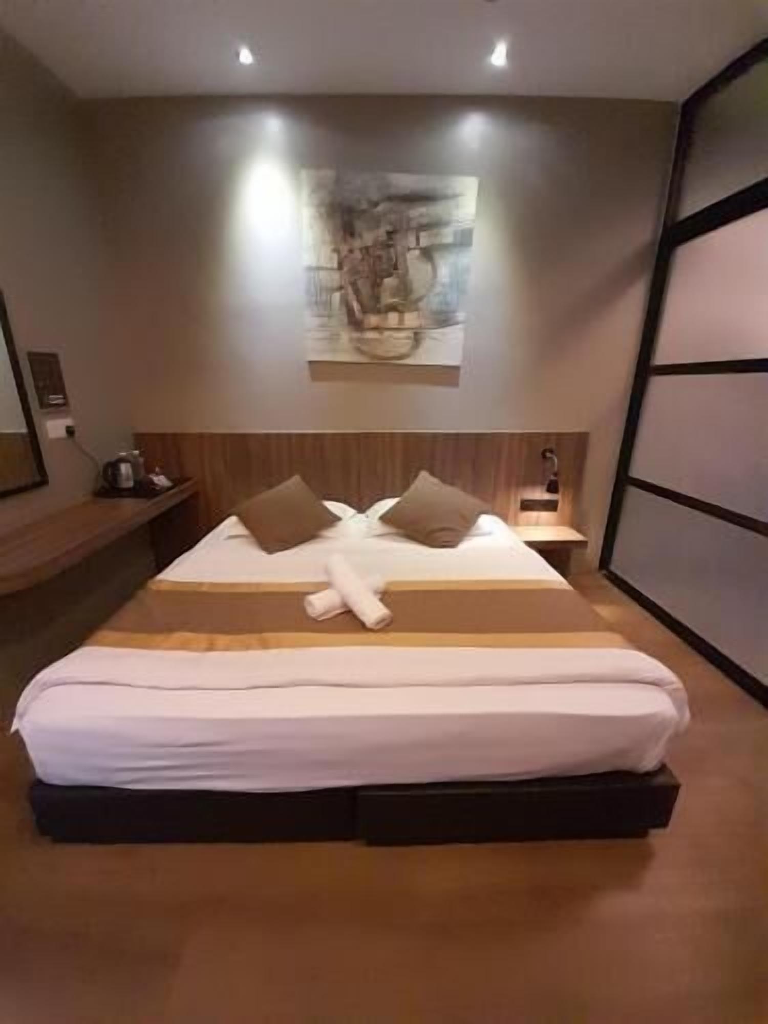 Minibar, Schreibtisch, schallisolierte Zimmer, Bügeleisen/Bügelbrett