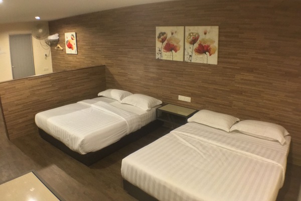 Family - 4 Suite | Minibar, desk, soundproofing, iron/ironing board