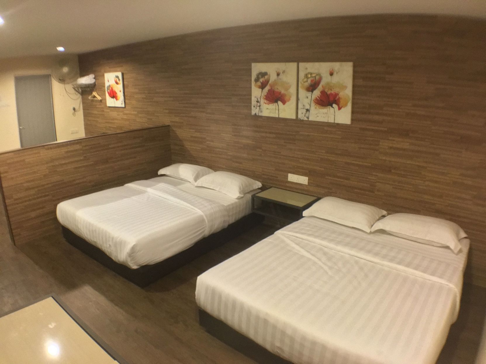 Minibar, Schreibtisch, schallisolierte Zimmer, Bügeleisen/Bügelbrett