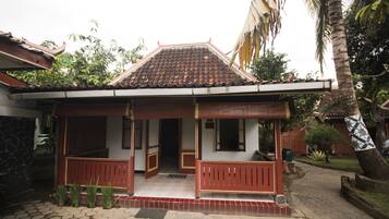 Deluxe Cottage | Front of property
