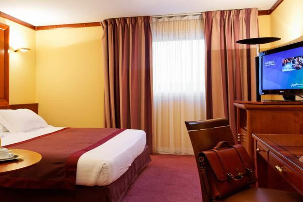 Minibar, in-room safe, desk, blackout curtains