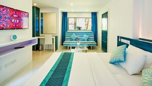 Family Quadruple Room, 1 Bedroom, Partial Sea View, Beachside | 1 bilik tidur, peralatan tempat tidur premium, bar mini 