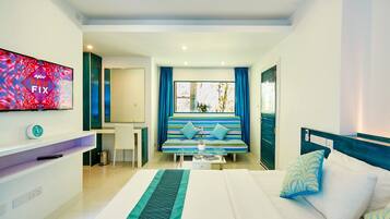 Familien-Vierbettzimmer, 1 Schlafzimmer, eingeschränkter Meerblick, am Strand | 1 Schlafzimmer, hochwertige Bettwaren, Minibar, Zimmersafe