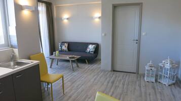 1 bedroom, soundproofing, iron/ironing board, travel crib