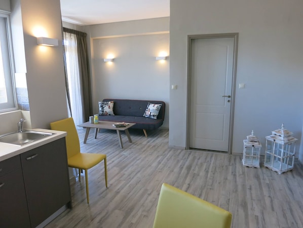 1 bedroom, soundproofing, iron/ironing board, travel cot