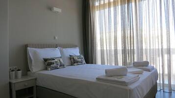 1 bedroom, soundproofing, iron/ironing board, travel crib