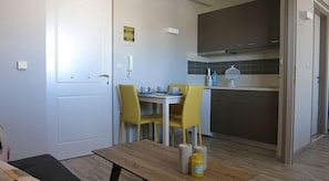 Full-size fridge, stovetop, coffee/tea maker, electric kettle - Pantheon Apartments (Chania)