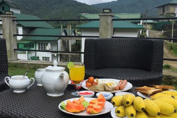 Daily English breakfast for a fee