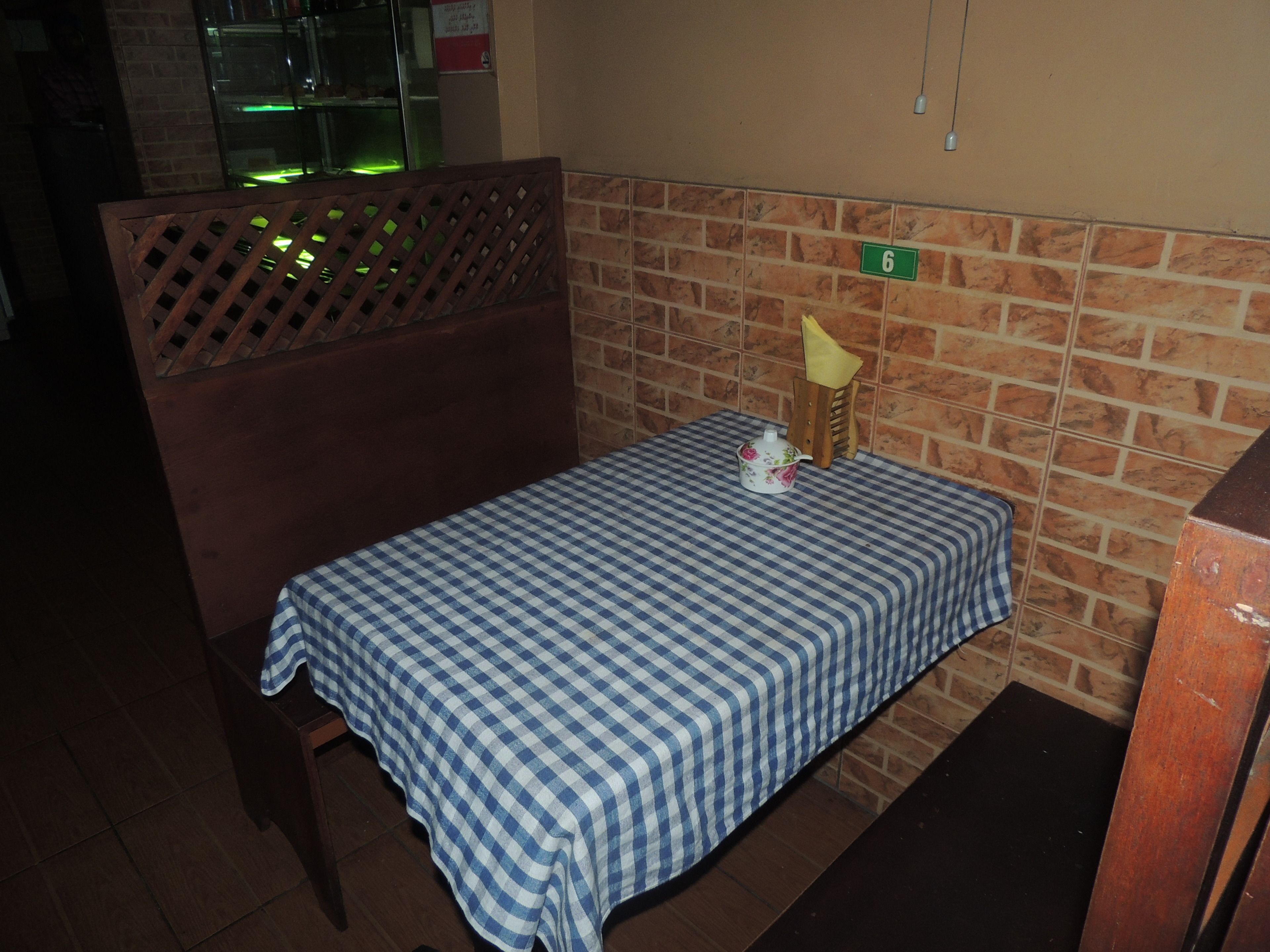 Serveert lunch en diner, internationale gerechten