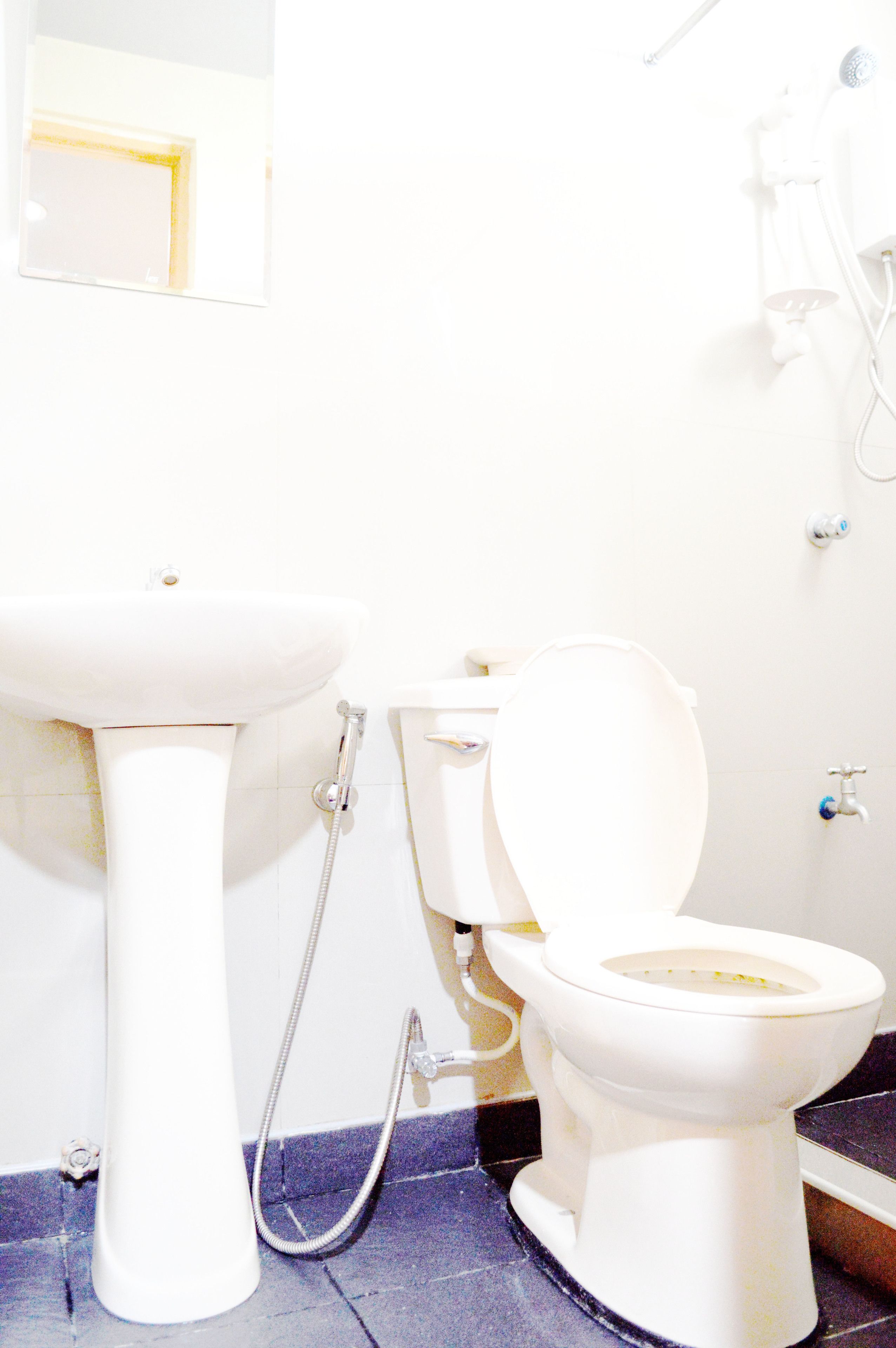 shower, free toiletries, towels