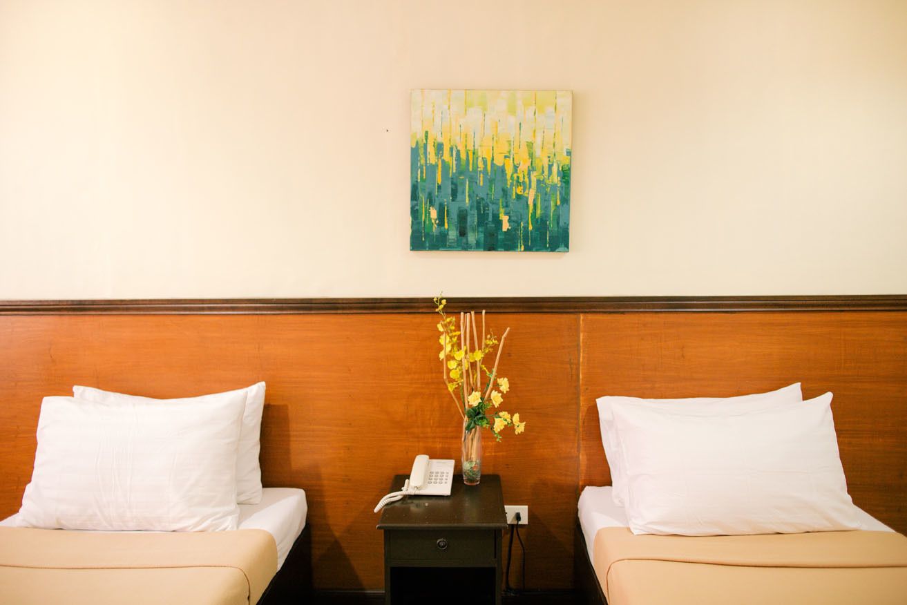 twin standard | desk, soundproofing, free wifi, bed sheets