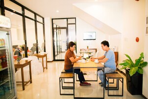 Daily cooked-to-order breakfast (PHP 135 per person)