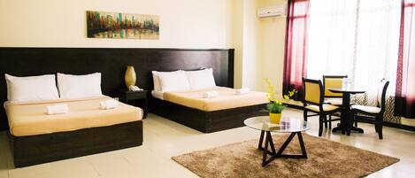 Family Deluxe | Desk, soundproofing, free WiFi, bed sheets