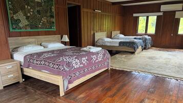 ห้องแฟมิลี่สำหรับสี่ท่าน, เตียงควีนไซส์ 2 เตียง, วิวทะเลสาบ | 1 ห้องนอน, ห้องพักตกแต่งอย่างมีเอกลักษณ์, ตกแต่งพิเศษโดยเฉพาะ, Wi-Fi ฟรี