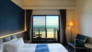 Premium bedding, in-room safe, blackout curtains, free WiFi