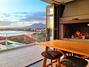 Family House | Balcony - Die Braaihuis (Cape Town)