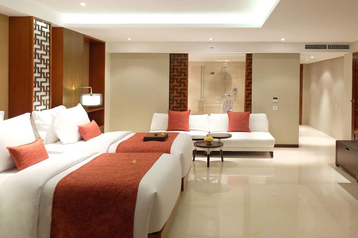 Minibar, in-room safe, desk, blackout drapes