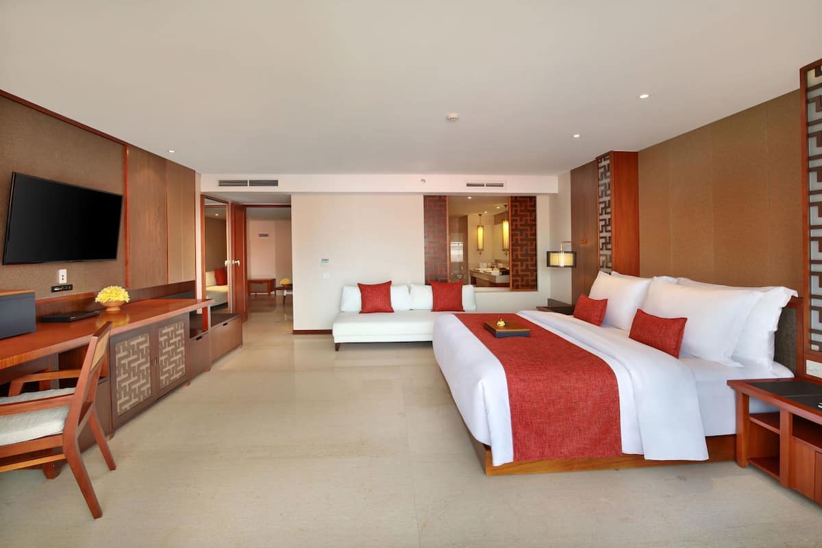 Minibar, in-room safe, desk, blackout drapes
