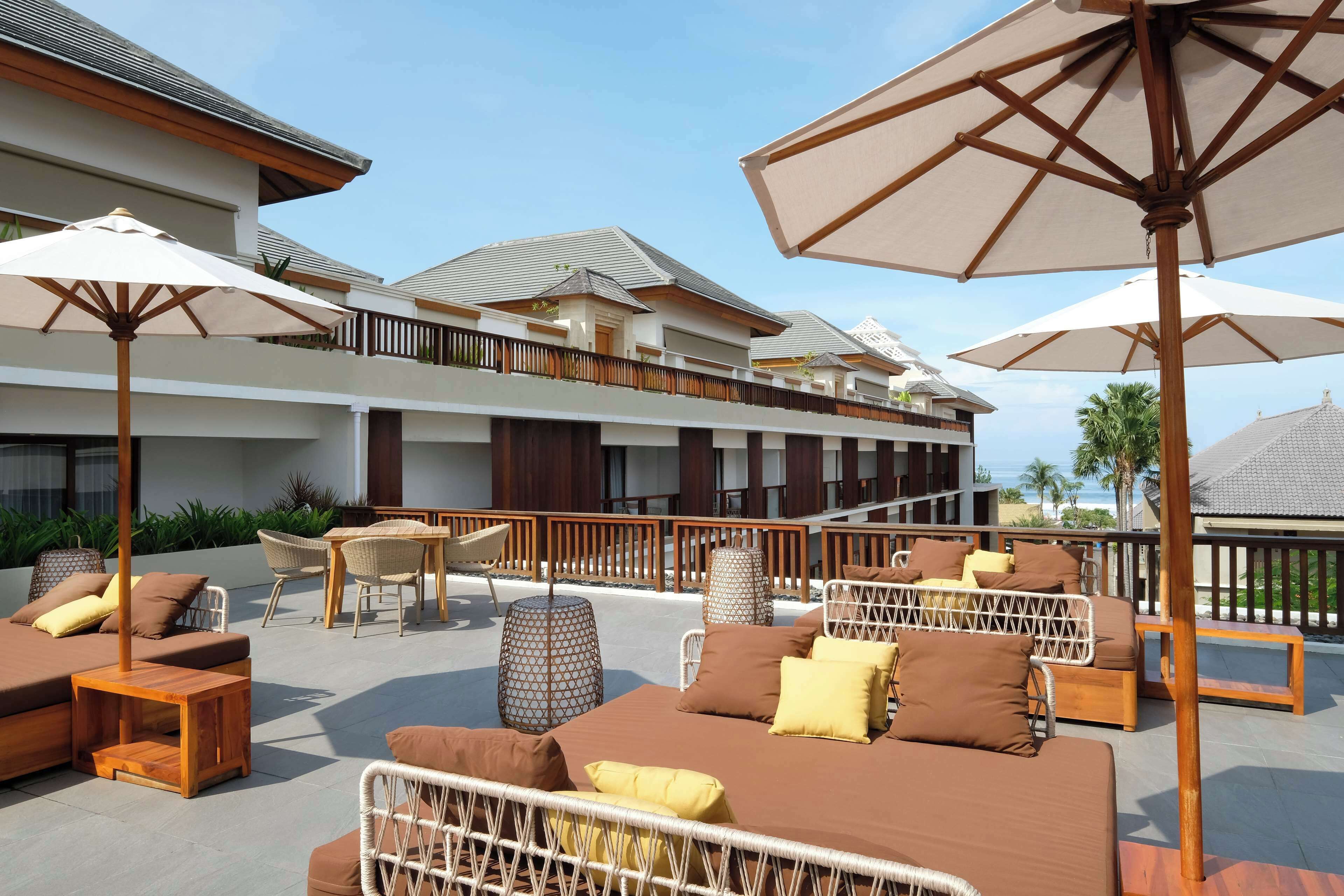 2 bar/lounge, 2 bar di kolam renang dan bar tepi kolam renang