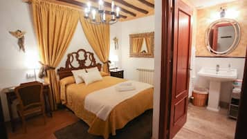 Habitación estándar doble | Ropa de cama de alta calidad y escritorio