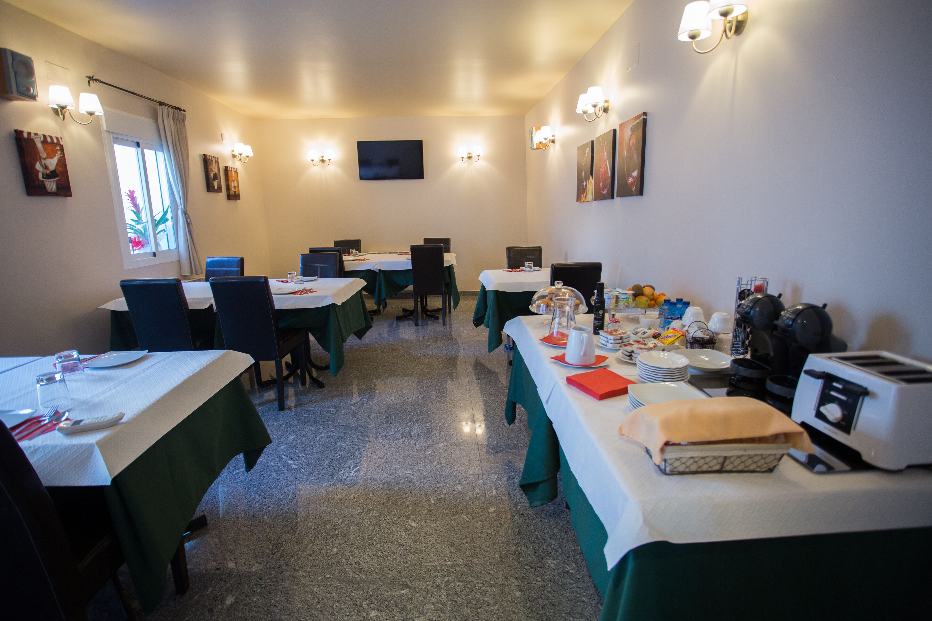 Free daily continental breakfast