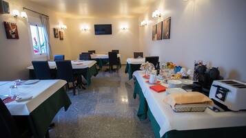 Dagelijks continentaal ontbijt inbegrepen