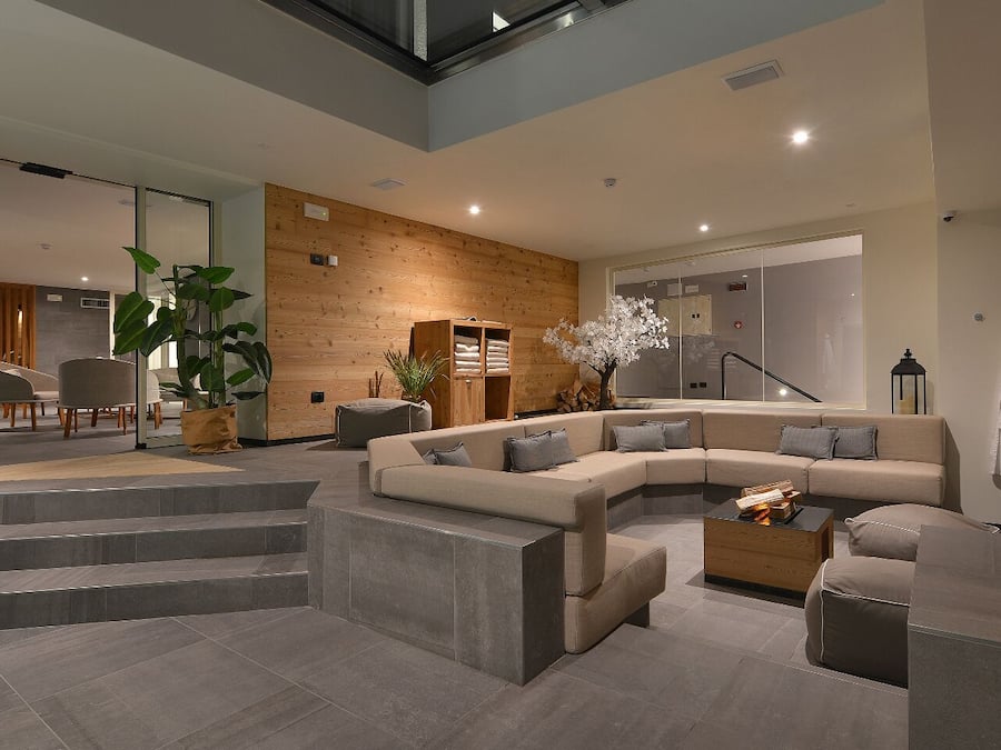 Couples treatment room(s), sauna, hot tub, steam room