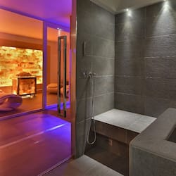 Couples treatment room(s), sauna, hot tub, steam room