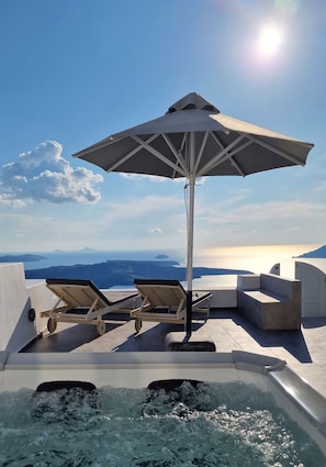 Villa | Private spa tub