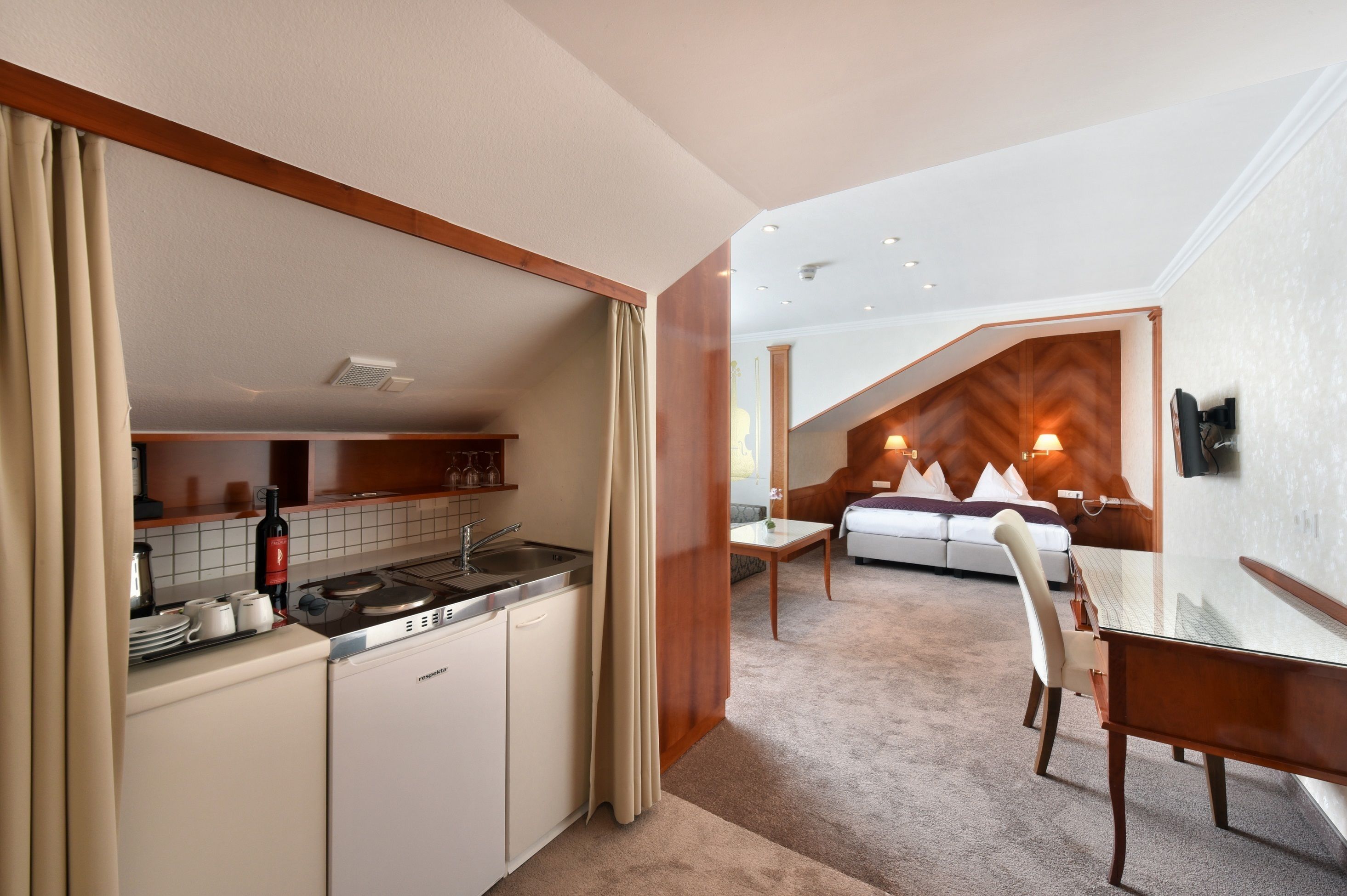 apartment 33a | private kitchen | mini-fridge