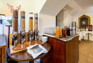 Tägliches Frühstücksbuffet gegen Gebühr