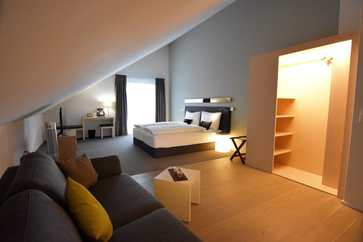 deluxe suite (roof top) | premium bedding, down duvets, in-room safe, desk