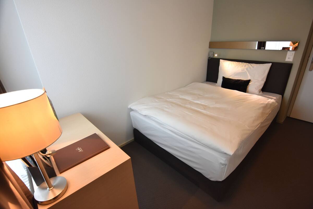 1 bedroom, premium bedding, down duvets, in-room safe