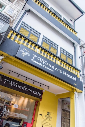 Exterior detail - 7 Wonders Hostel (Singapore)