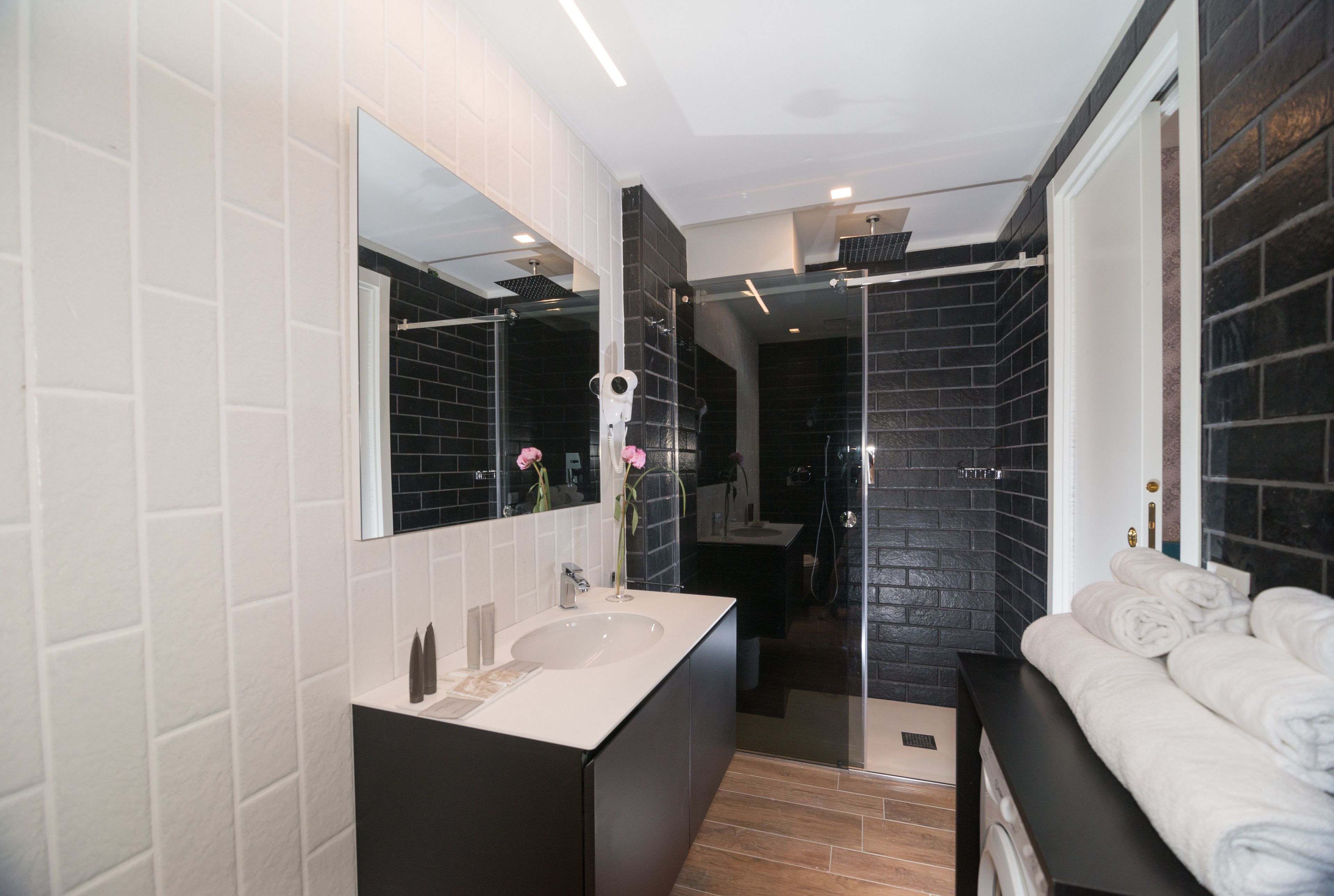 Doccia, set di cortesia gratuito, asciugacapelli, bidet