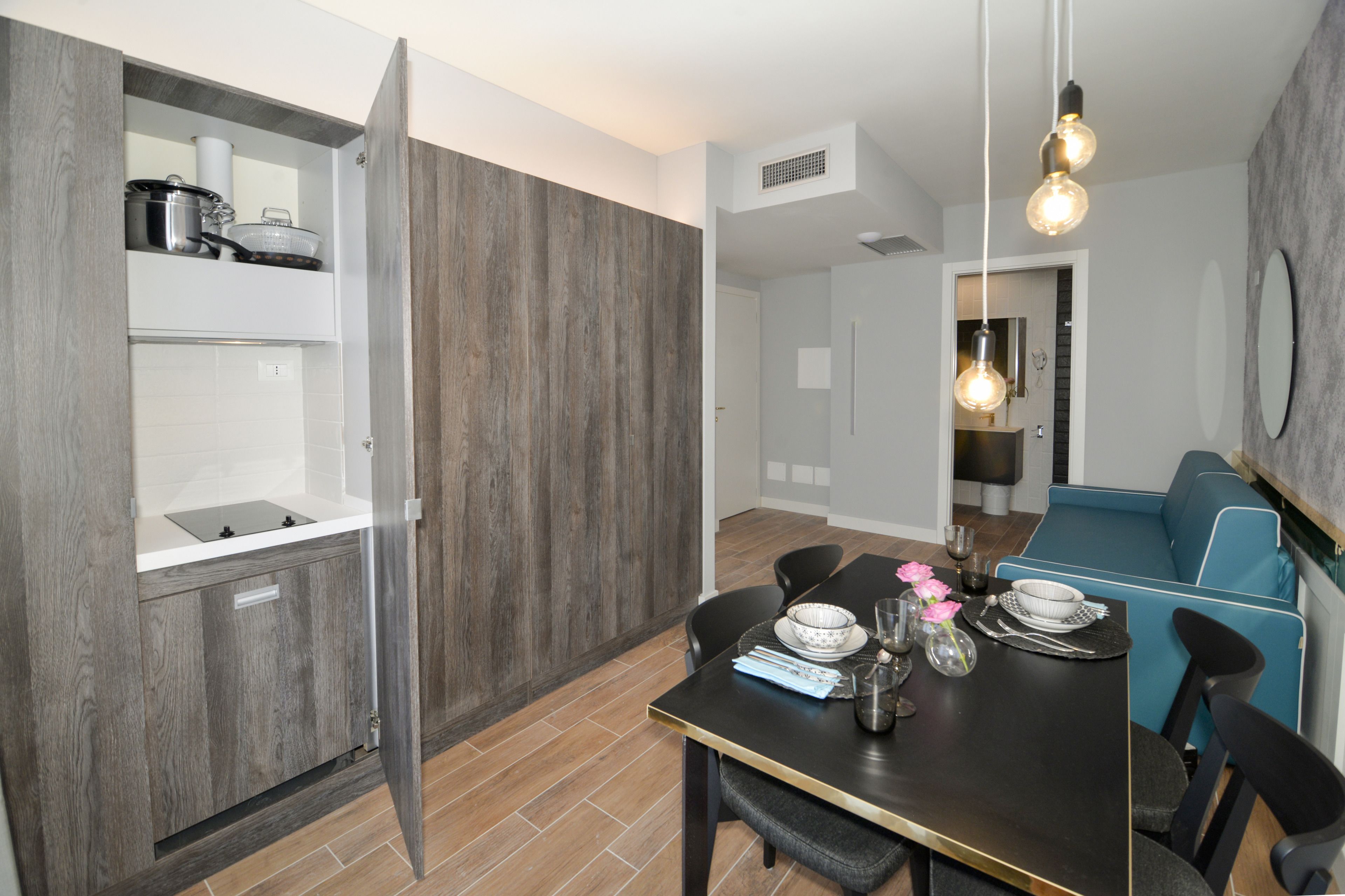 Microwave, cookware/dishes/utensils