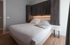 1 bedroom, in-room safe, desk, blackout curtains
