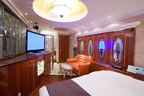 Minibar, in-room safe, individually decorated, individually furnished - Hotel & Spa J-MEX - Adults Only (Tokyo)