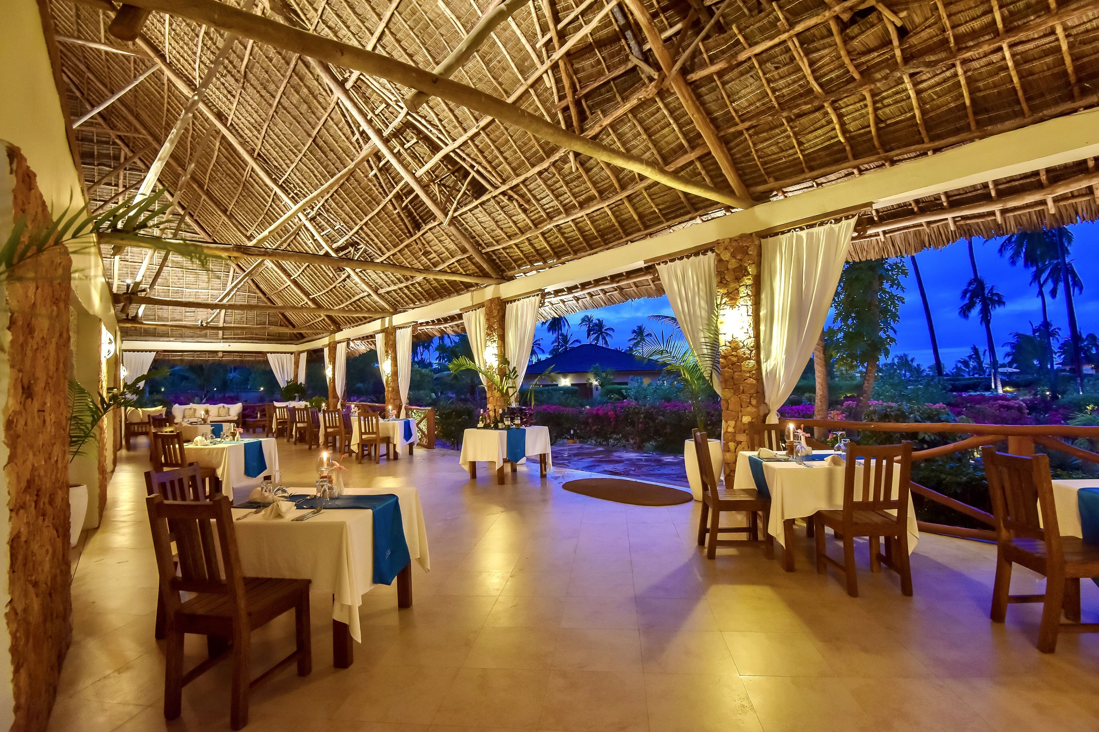 breakfast, lunch, dinner served; international cuisine