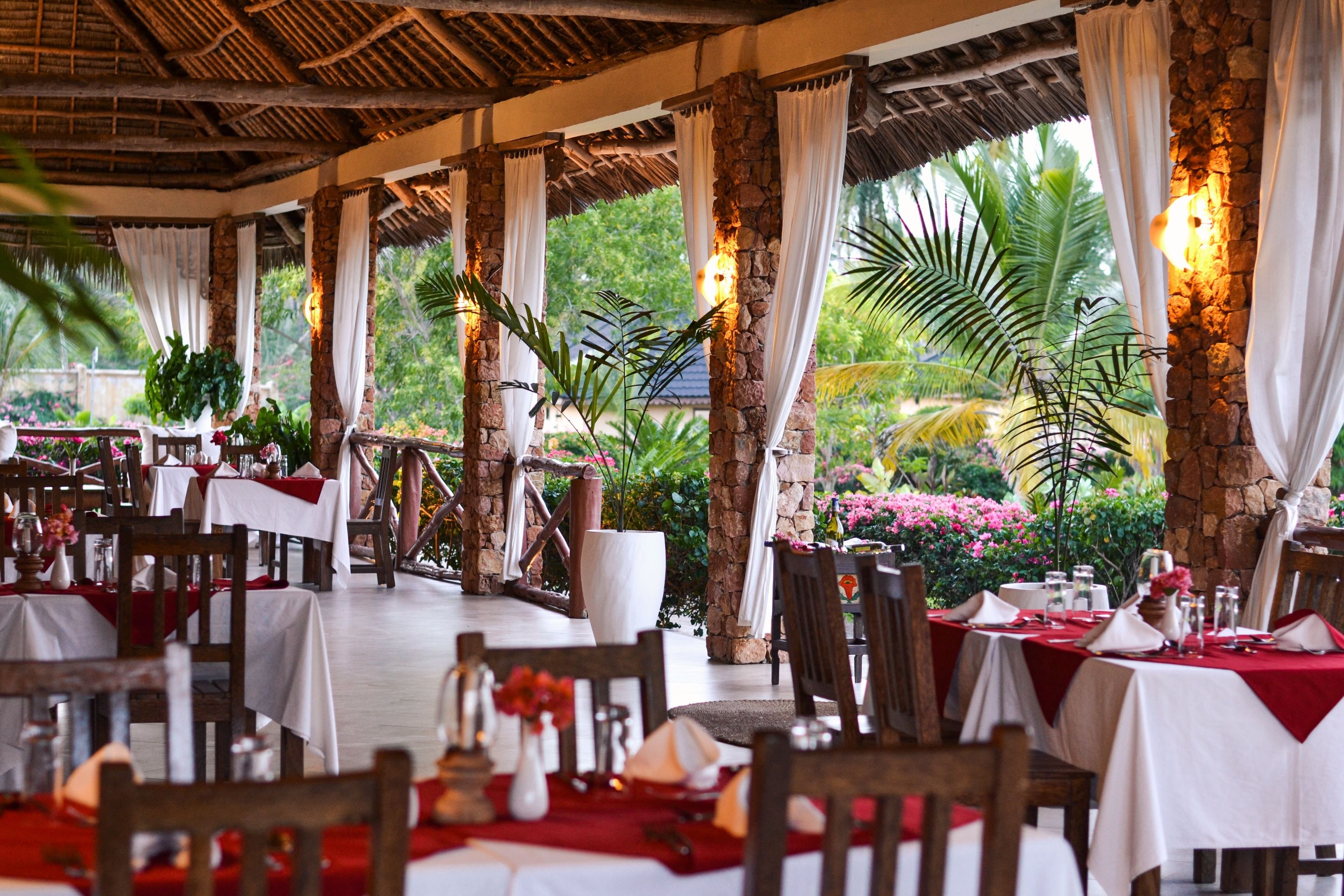 breakfast, lunch, dinner served; international cuisine