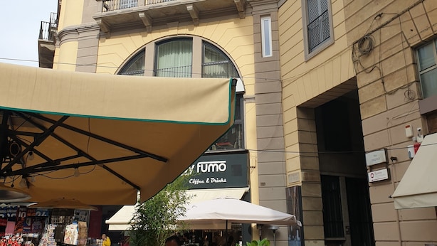 A building with a coffee shop named 'Fumo Coffee & Drinks' on the ground floor. - Aparthotel dei Mercanti (Milan)
