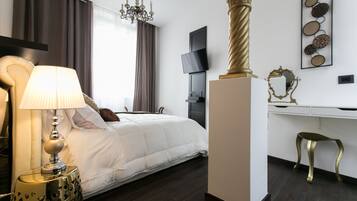 1 bedroom, Egyptian cotton sheets, premium bedding, down duvets