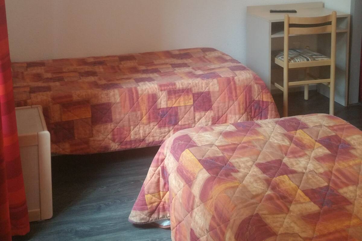 Desk, free cots/infant beds, free WiFi, bed sheets
