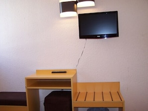Standard Double or Twin Room | Desk, free cots/infant beds, free WiFi, bed sheets - Estival Arriel (Lourdes)
