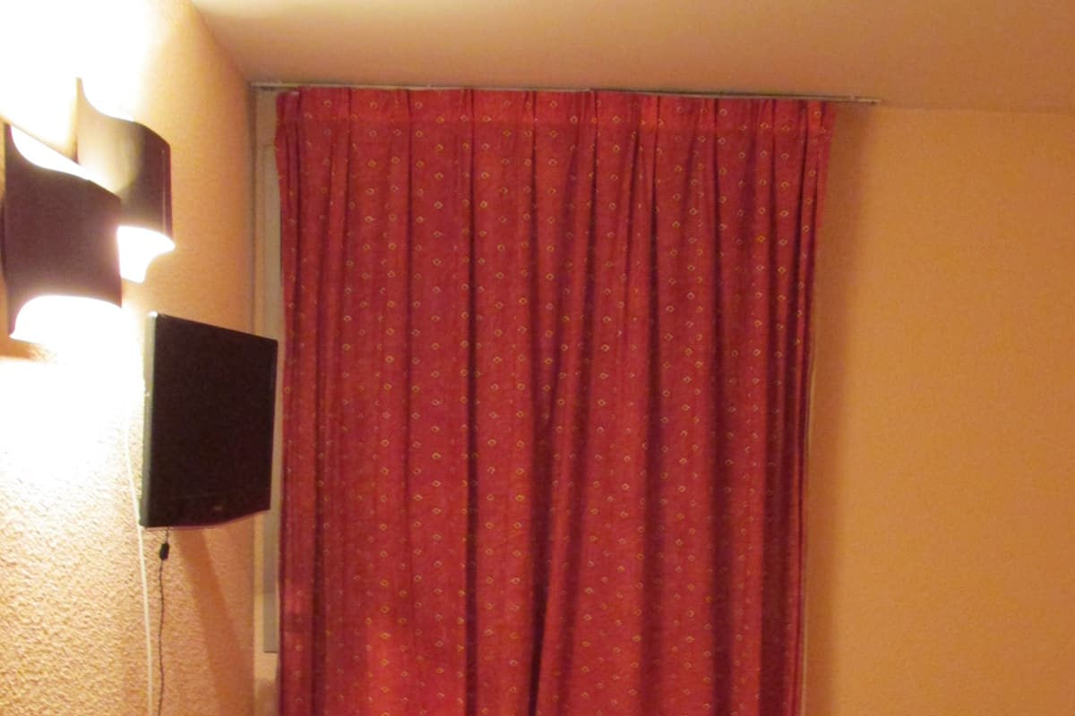 Desk, free cots/infant beds, free WiFi, bed sheets