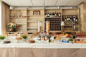 Free daily buffet breakfast