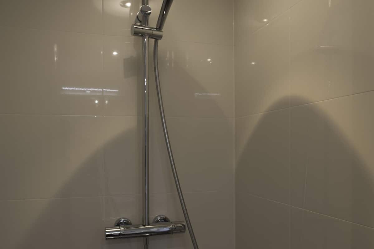 Minibar, Zimmersafe, Schreibtisch, Bügeleisen/Bügelbrett