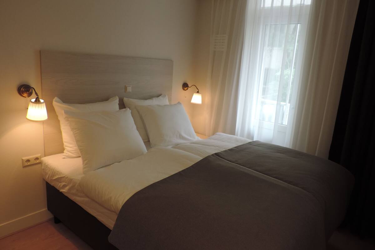 Minibar, in-room safe, desk, iron/ironing board (on request)